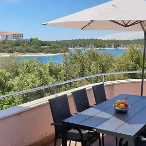 https://apartments-seafront-villa.in-istria.net